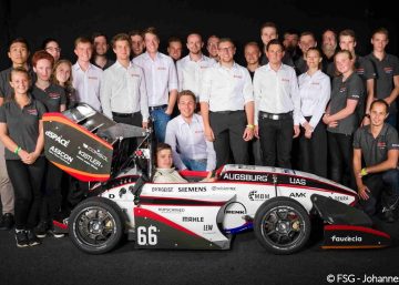 FSG 2017 Gruppenbild Team und Rennwagen